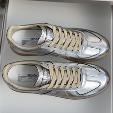 顶级版本:情侣款 MaisonMargiela MM6 马吉拉 情侣款 德训鞋 休闲 运动鞋 原版购入开发 做货 鬼才设 顶级版本:情侣款 MaisonMargiela MM6 马吉拉 情侣款 德训鞋 休闲 运动鞋 原版购入开发 做货 鬼才设