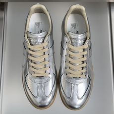 顶级版本:情侣款 MaisonMargiela MM6 马吉拉 情侣款 德训鞋 休闲 运动鞋 原版购入开发 做货 鬼才设 顶级版本:情侣款 MaisonMargiela MM6 马吉拉 情侣款 德训鞋 休闲 运动鞋 原版购入开发 做货 鬼才设