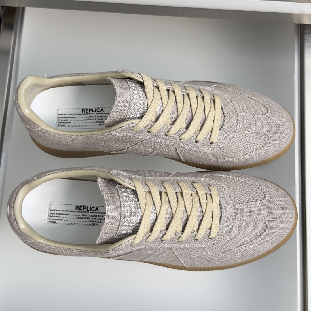 顶级版本:情侣款 MaisonMargiela MM6 马吉拉 情侣款 德训鞋 休闲 运动鞋 原版购入开发 做货 鬼才设 顶级版本:情侣款 MaisonMargiela MM6 马吉拉 情侣款 德训鞋 休闲 运动鞋 原版购入开发 做货 鬼才设