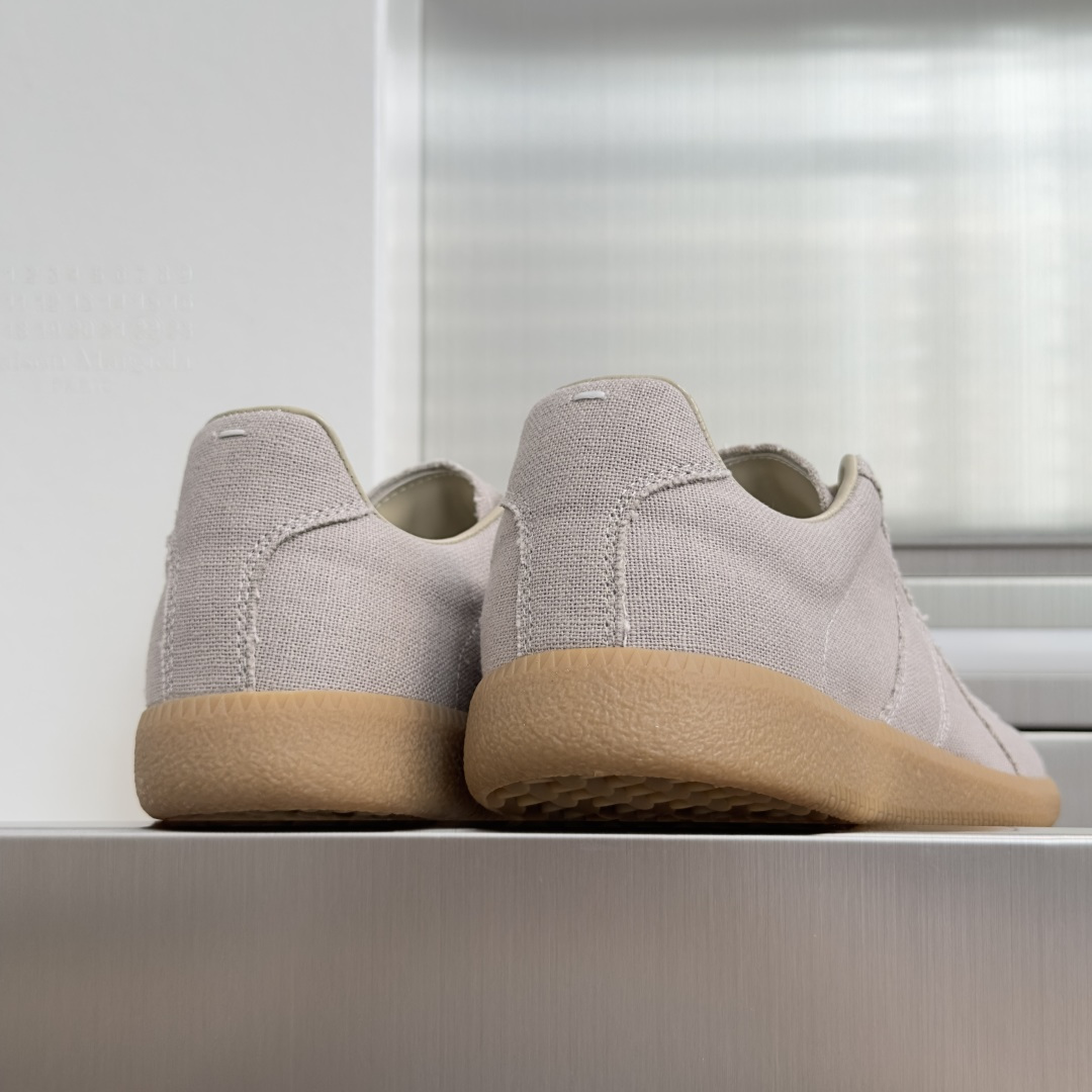 顶级版本:情侣款 MaisonMargiela MM6 马吉拉 情侣款 德训鞋 休闲 运动鞋 原版购入开发 做货 鬼才设 顶级版本:情侣款 MaisonMargiela MM6 马吉拉 情侣款 德训鞋 休闲 运动鞋 原版购入开发 做货 鬼才设