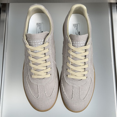 顶级版本:情侣款 MaisonMargiela MM6 马吉拉 情侣款 德训鞋 休闲 运动鞋 原版购入开发 做货 鬼才设 顶级版本:情侣款 MaisonMargiela MM6 马吉拉 情侣款 德训鞋 休闲 运动鞋 原版购入开发 做货 鬼才设