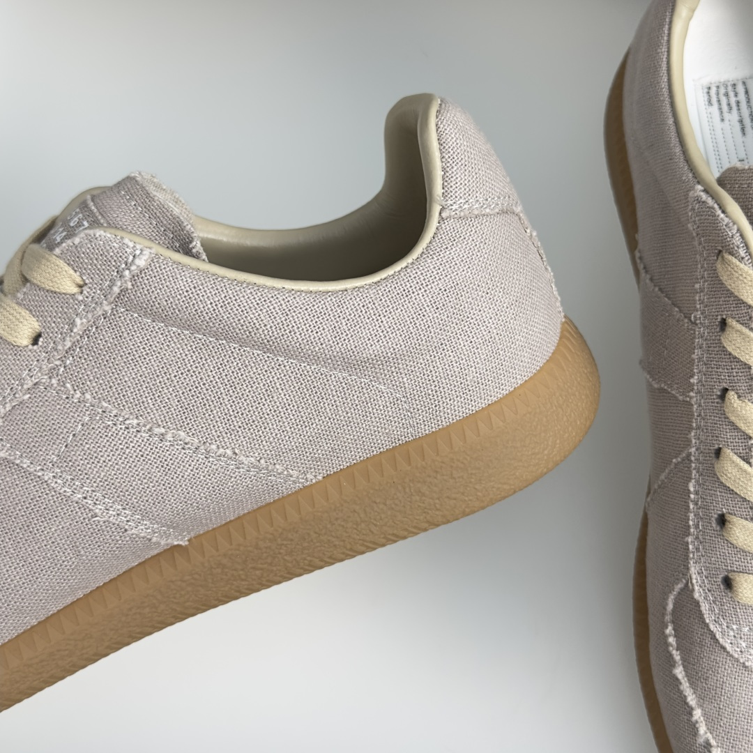 顶级版本:情侣款 MaisonMargiela MM6 马吉拉 情侣款 德训鞋 休闲 运动鞋 原版购入开发 做货 鬼才设 顶级版本:情侣款 MaisonMargiela MM6 马吉拉 情侣款 德训鞋 休闲 运动鞋 原版购入开发 做货 鬼才设