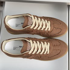 顶级版本:情侣款 MaisonMargiela MM6 马吉拉 情侣款 德训鞋 休闲 运动鞋 原版购入开发 做货 鬼才设 顶级版本:情侣款 MaisonMargiela MM6 马吉拉 情侣款 德训鞋 休闲 运动鞋 原版购入开发 做货 鬼才设