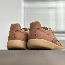 顶级版本:情侣款 MaisonMargiela MM6 马吉拉 情侣款 德训鞋 休闲 运动鞋 原版购入开发 做货 鬼才设 顶级版本:情侣款 MaisonMargiela MM6 马吉拉 情侣款 德训鞋 休闲 运动鞋 原版购入开发 做货 鬼才设