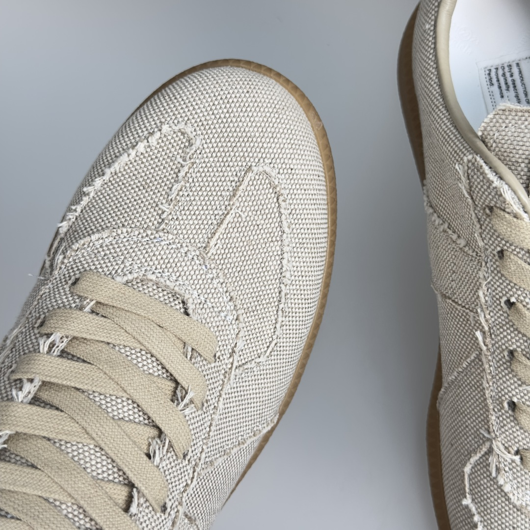 顶级版本:情侣款 MaisonMargiela MM6 马吉拉 情侣款 德训鞋 休闲 运动鞋 原版购入开发 做货 鬼才设 顶级版本:情侣款 MaisonMargiela MM6 马吉拉 情侣款 德训鞋 休闲 运动鞋 原版购入开发 做货 鬼才设