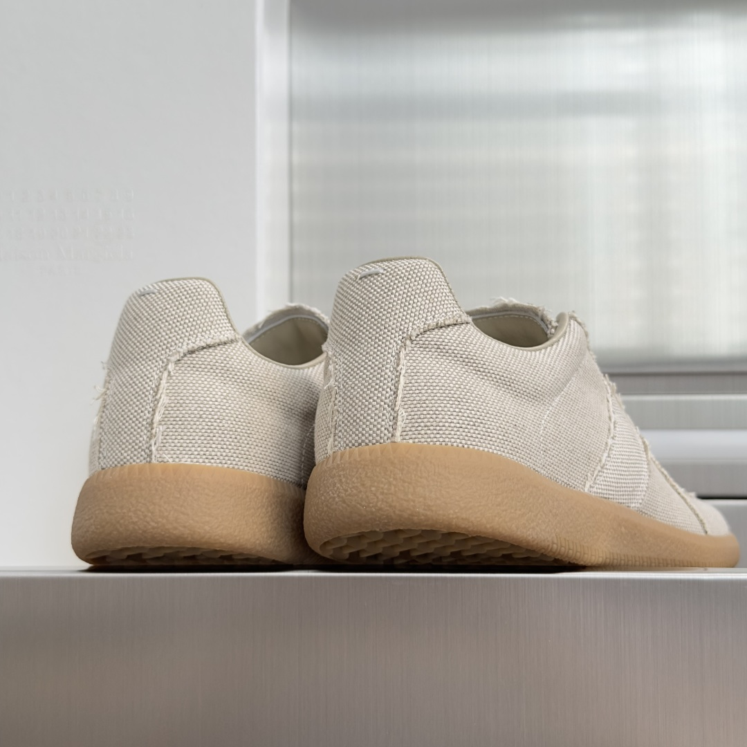 顶级版本:情侣款 MaisonMargiela MM6 马吉拉 情侣款 德训鞋 休闲 运动鞋 原版购入开发 做货 鬼才设 顶级版本:情侣款 MaisonMargiela MM6 马吉拉 情侣款 德训鞋 休闲 运动鞋 原版购入开发 做货 鬼才设