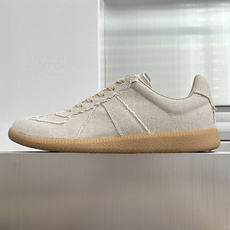 顶级版本:情侣款 MaisonMargiela MM6 马吉拉 情侣款 德训鞋 休闲 运动鞋 原版购入开发 做货 鬼才设 顶级版本:情侣款 MaisonMargiela MM6 马吉拉 情侣款 德训鞋 休闲 运动鞋 原版购入开发 做货 鬼才设