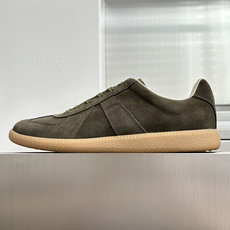 顶级版本:情侣款 MaisonMargiela MM6 马吉拉 情侣款 德训鞋 休闲 运动鞋 原版购入开发 做货 鬼才设 顶级版本:情侣款 MaisonMargiela MM6 马吉拉 情侣款 德训鞋 休闲 运动鞋 原版购入开发 做货 鬼才设