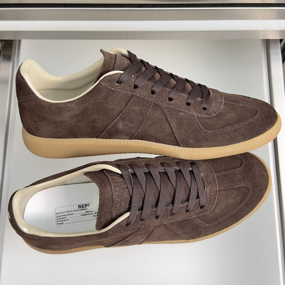 顶级版本:情侣款 MaisonMargiela MM6 马吉拉 情侣款 德训鞋 休闲 运动鞋 原版购入开发 做货 鬼才设 顶级版本:情侣款 MaisonMargiela MM6 马吉拉 情侣款 德训鞋 休闲 运动鞋 原版购入开发 做货 鬼才设