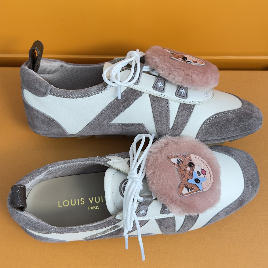 顶级版本:女款 LV路易威登 L家 驴牌 最新Sneakerina系列 黑白 熊猫配色 玛丽珍 芭蕾运动鞋 德训鞋 休 顶级版本:女款 LV路易威登 L家 驴牌 最新Sneakerina系列 黑白 熊猫配色 玛丽珍 芭蕾运动鞋 德训鞋 休