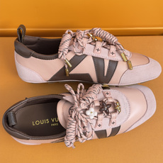 顶级版本:女款 LV路易威登 L家 驴牌 最新Sneakerina系列 黑白 熊猫配色 玛丽珍 芭蕾运动鞋 德训鞋 休 顶级版本:女款 LV路易威登 L家 驴牌 最新Sneakerina系列 黑白 熊猫配色 玛丽珍 芭蕾运动鞋 德训鞋 休