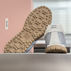 顶级版本:女款 MiuMiu缪缪 最新Tyre系列 网面 休闲 运动鞋 德训鞋 饼干鞋 原版购入开发 做货 这款Tyre 顶级版本:女款 MiuMiu缪缪 最新Tyre系列 网面 休闲 运动鞋 德训鞋 饼干鞋 原版购入开发 做货 这款Tyre