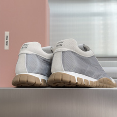 顶级版本:女款 MiuMiu缪缪 最新Tyre系列 网面 休闲 运动鞋 德训鞋 饼干鞋 原版购入开发 做货 这款Tyre 顶级版本:女款 MiuMiu缪缪 最新Tyre系列 网面 休闲 运动鞋 德训鞋 饼干鞋 原版购入开发 做货 这款Tyre