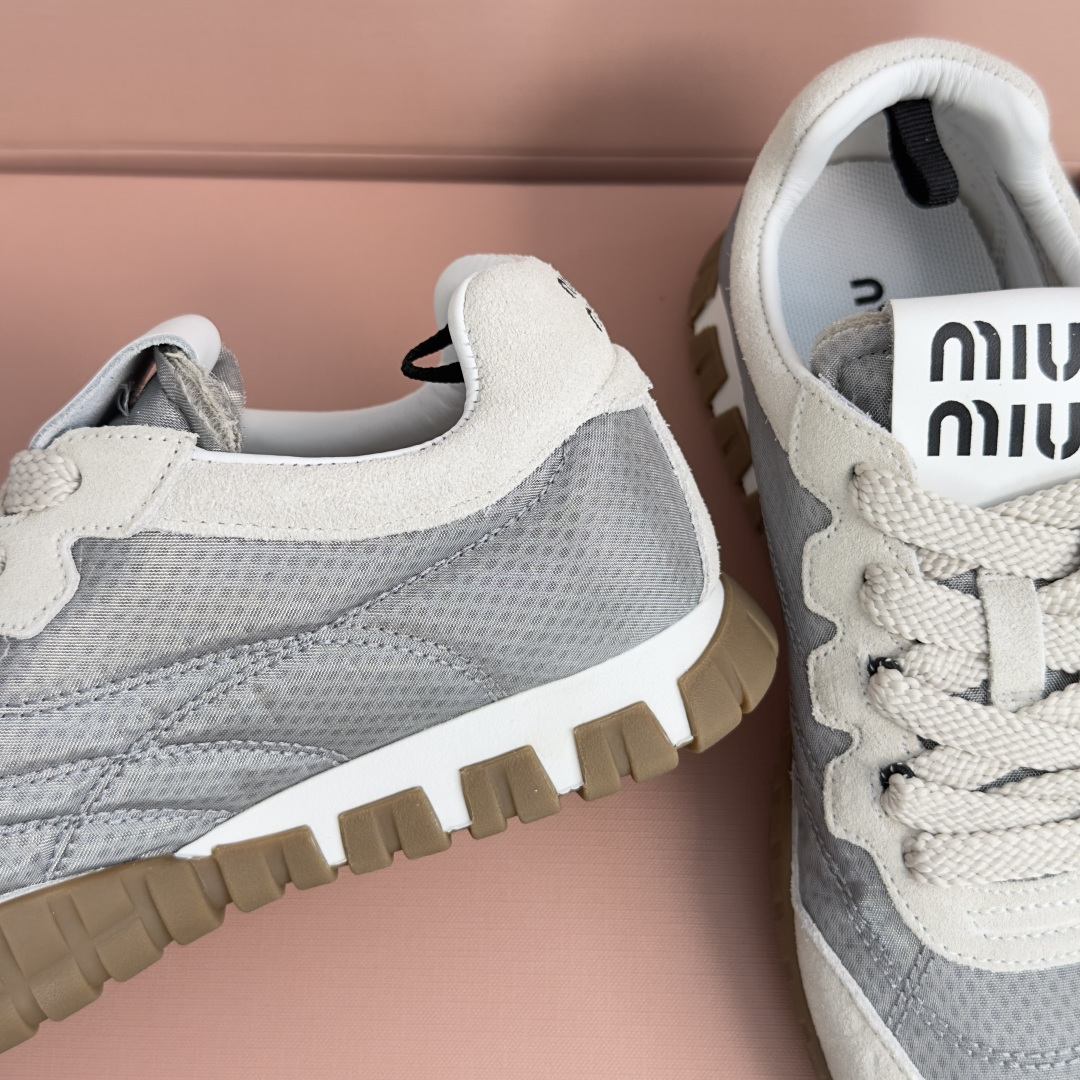 顶级版本:女款 MiuMiu缪缪 最新Tyre系列 网面 休闲 运动鞋 德训鞋 饼干鞋 原版购入开发 做货 这款Tyre 顶级版本:女款 MiuMiu缪缪 最新Tyre系列 网面 休闲 运动鞋 德训鞋 饼干鞋 原版购入开发 做货 这款Tyre