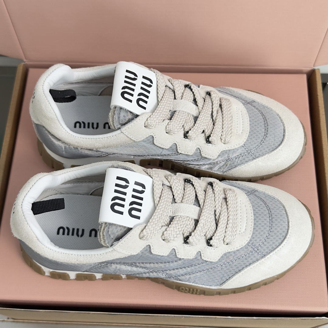 顶级版本:女款 MiuMiu缪缪 最新Tyre系列 网面 休闲 运动鞋 德训鞋 饼干鞋 原版购入开发 做货 这款Tyre 顶级版本:女款 MiuMiu缪缪 最新Tyre系列 网面 休闲 运动鞋 德训鞋 饼干鞋 原版购入开发 做货 这款Tyre