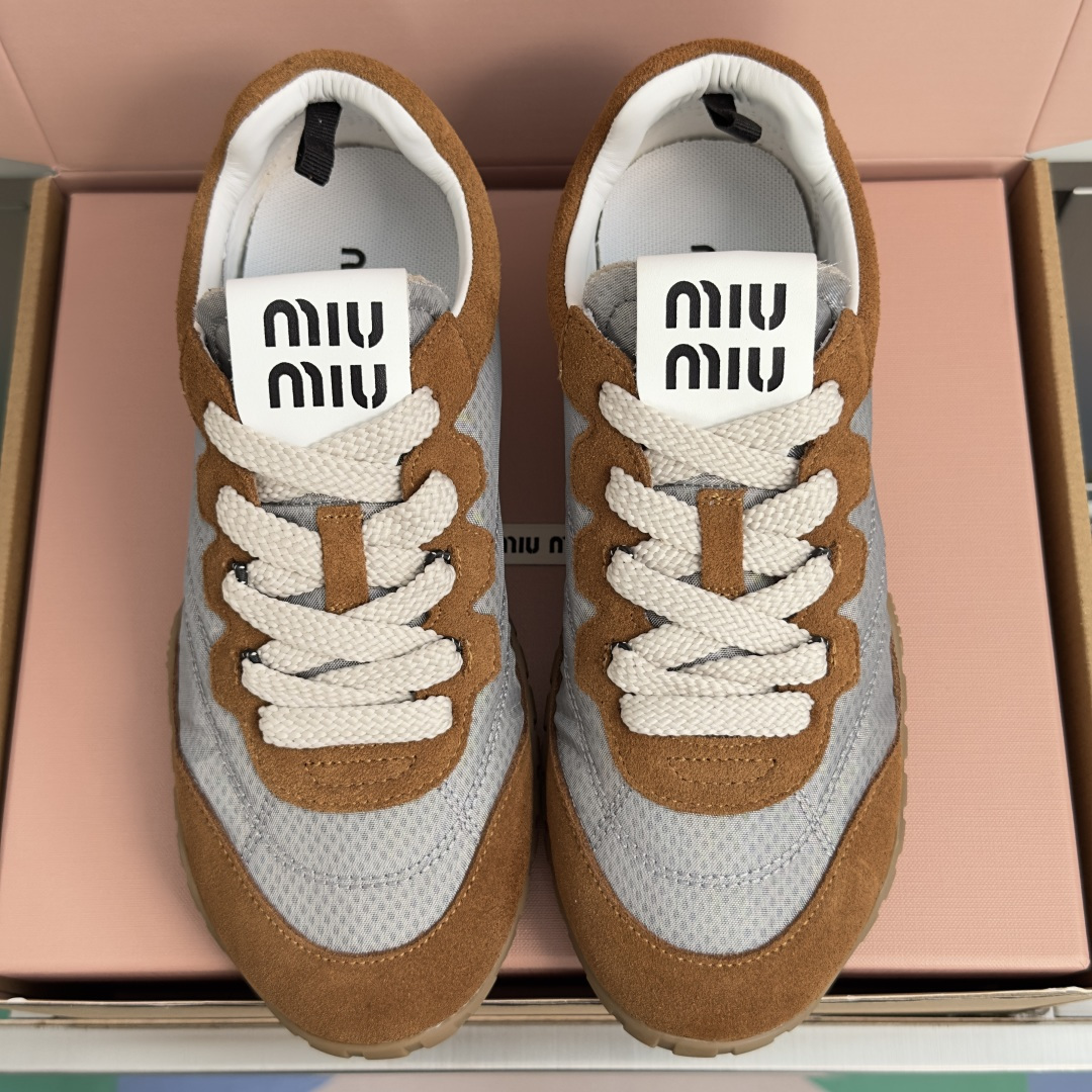 顶级版本:女款 MiuMiu缪缪 最新Tyre系列 网面 休闲 运动鞋 德训鞋 饼干鞋 原版购入开发 做货 这款Tyre 顶级版本:女款 MiuMiu缪缪 最新Tyre系列 网面 休闲 运动鞋 德训鞋 饼干鞋 原版购入开发 做货 这款Tyre