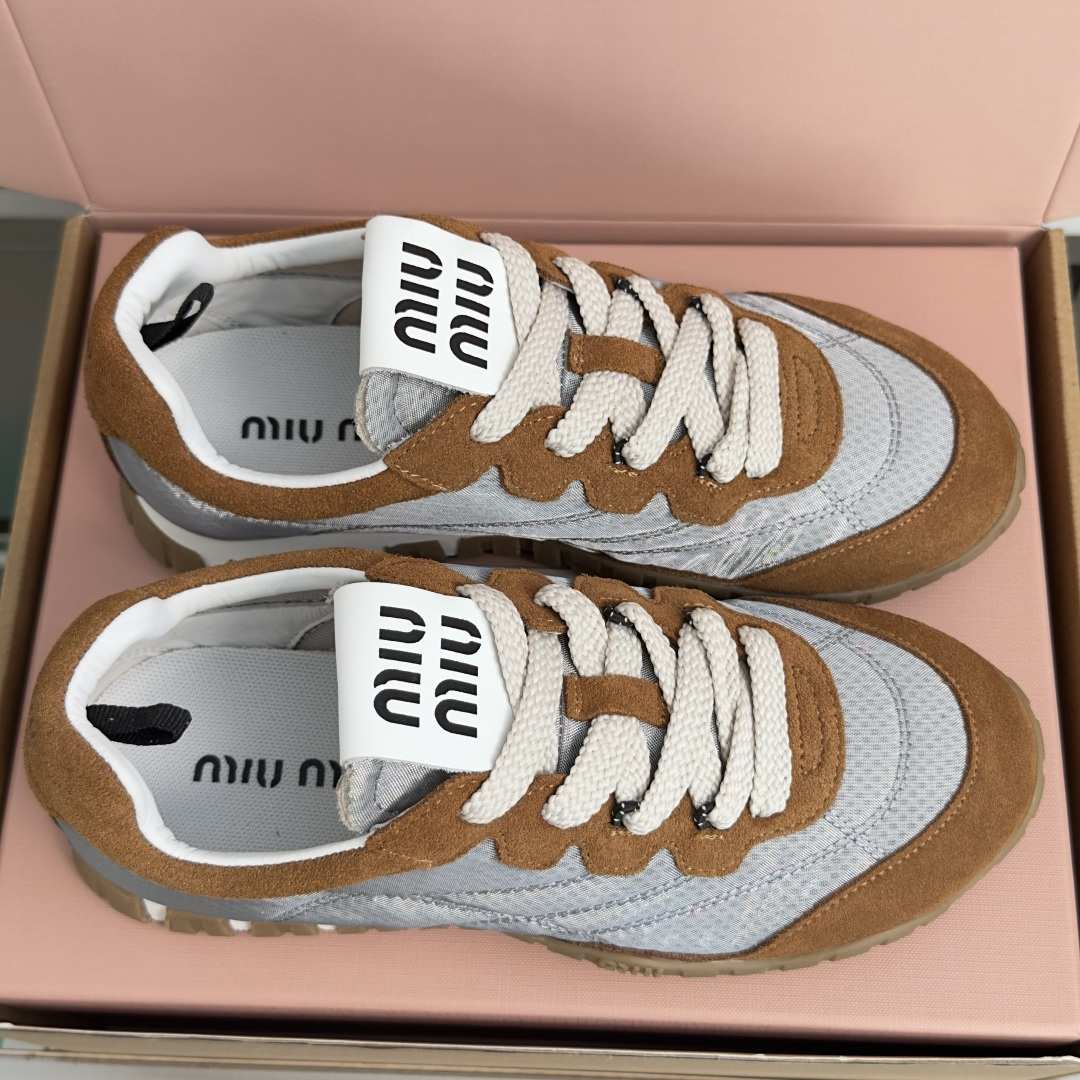 顶级版本:女款 MiuMiu缪缪 最新Tyre系列 网面 休闲 运动鞋 德训鞋 饼干鞋 原版购入开发 做货 这款Tyre 顶级版本:女款 MiuMiu缪缪 最新Tyre系列 网面 休闲 运动鞋 德训鞋 饼干鞋 原版购入开发 做货 这款Tyre