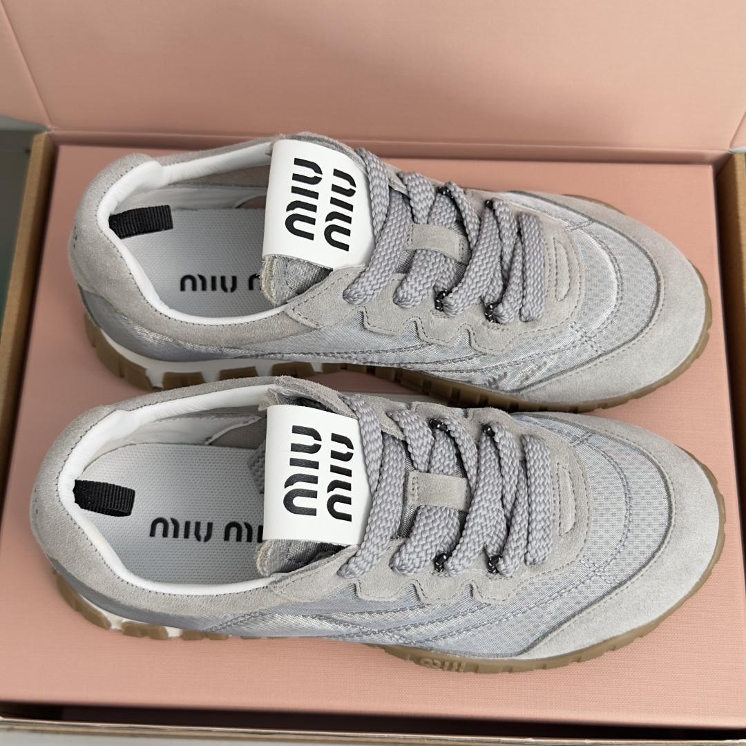顶级版本:女款 MiuMiu缪缪 最新Tyre系列 网面 休闲 运动鞋 德训鞋 饼干鞋 原版购入开发 做货 这款Tyre 顶级版本:女款 MiuMiu缪缪 最新Tyre系列 网面 休闲 运动鞋 德训鞋 饼干鞋 原版购入开发 做货 这款Tyre
