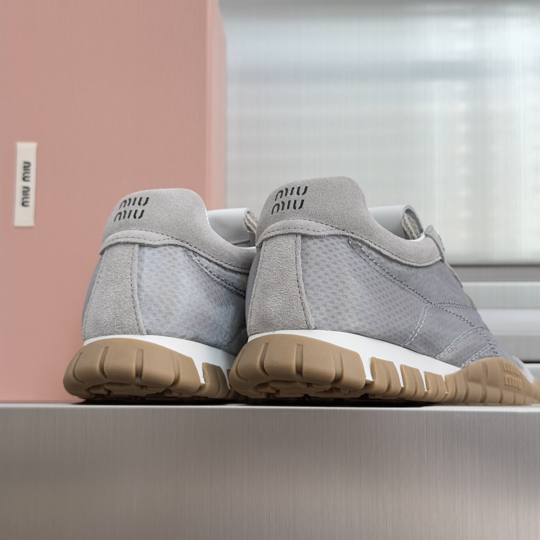 顶级版本:女款 MiuMiu缪缪 最新Tyre系列 网面 休闲 运动鞋 德训鞋 饼干鞋 原版购入开发 做货 这款Tyre 顶级版本:女款 MiuMiu缪缪 最新Tyre系列 网面 休闲 运动鞋 德训鞋 饼干鞋 原版购入开发 做货 这款Tyre
