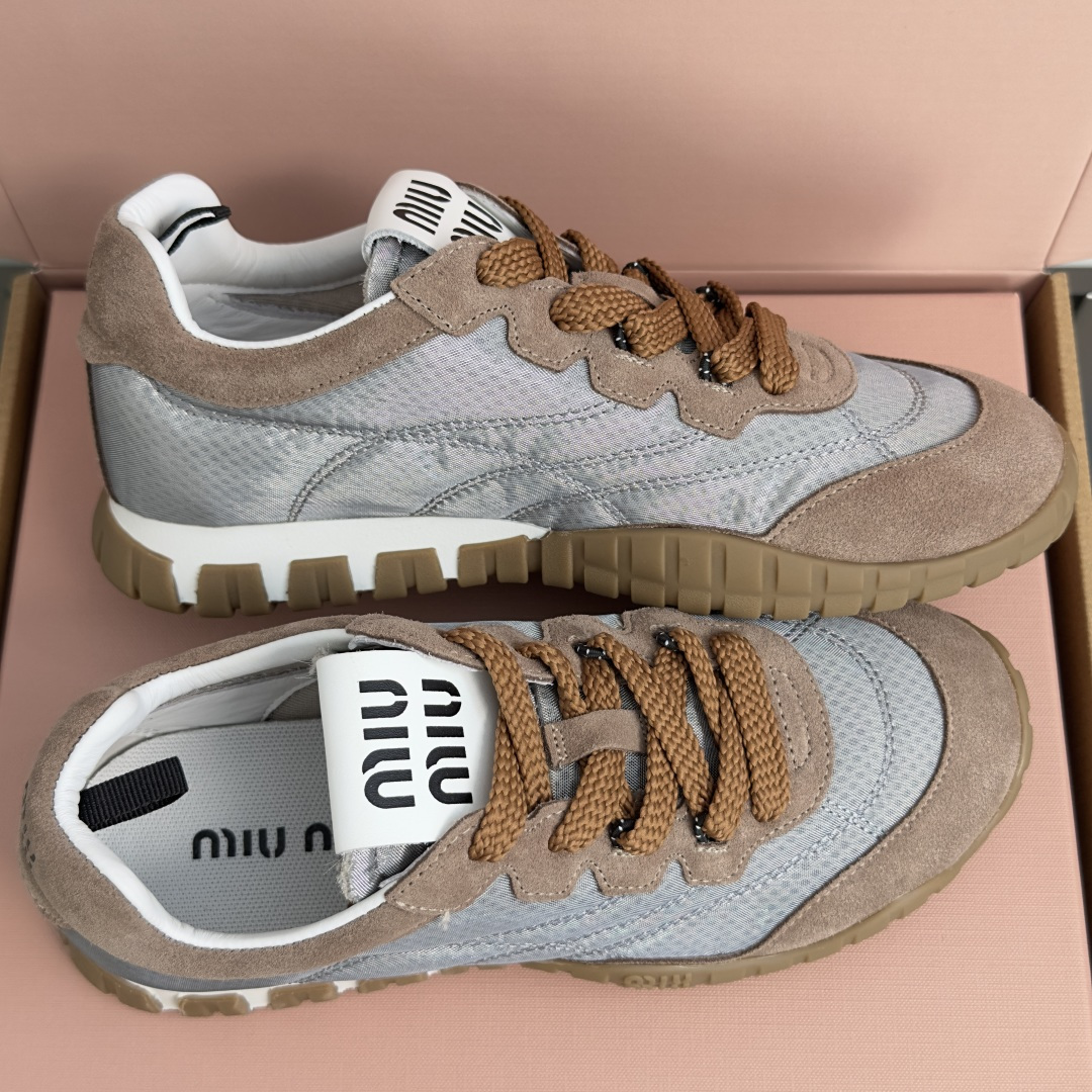顶级版本:女款 MiuMiu缪缪 最新Tyre系列 网面 休闲 运动鞋 德训鞋 饼干鞋 原版购入开发 做货 这款Tyre 顶级版本:女款 MiuMiu缪缪 最新Tyre系列 网面 休闲 运动鞋 德训鞋 饼干鞋 原版购入开发 做货 这款Tyre