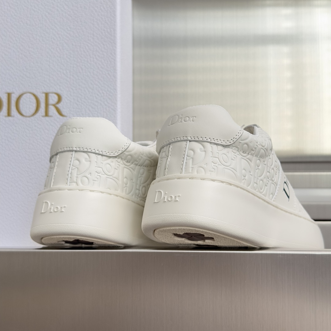 顶级版本:女款 Dior迪奥 Star系列 厚底 小白鞋 休闲 运动鞋 这款 Dior Star 运动鞋重新诠释时尚简 顶级版本:女款 Dior迪奥 Star系列 厚底 小白鞋 休闲 运动鞋 这款 Dior Star 运动鞋重新诠释时尚简