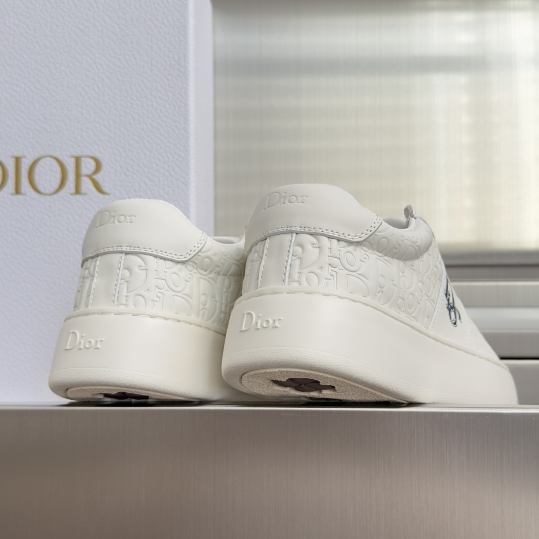 顶级版本:女款 Dior迪奥 Star系列 厚底 小白鞋 休闲 运动鞋 这款 Dior Star 运动鞋重新诠释时尚简 顶级版本:女款 Dior迪奥 Star系列 厚底 小白鞋 休闲 运动鞋 这款 Dior Star 运动鞋重新诠释时尚简