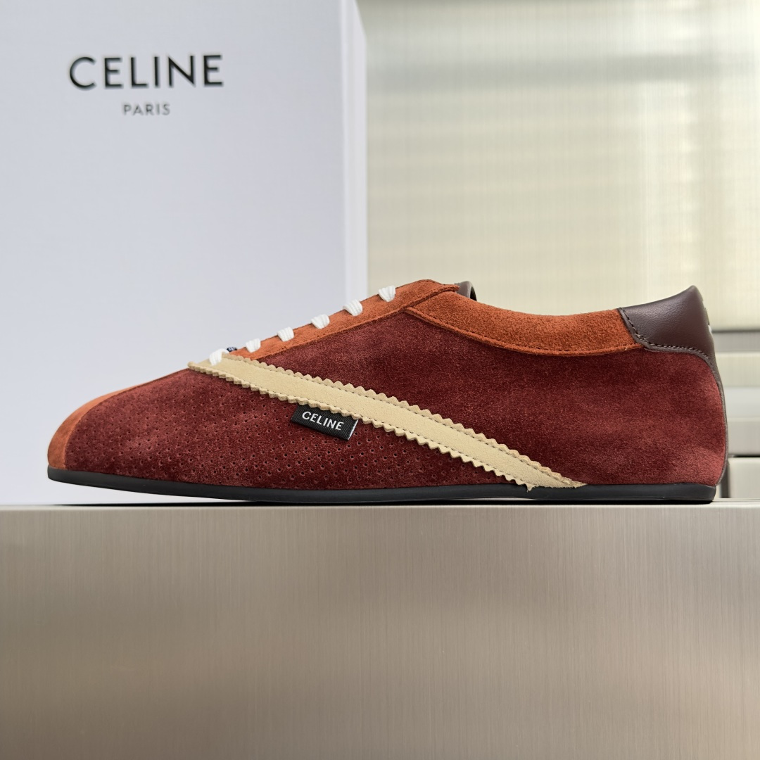 顶级版本:女款 Celine 赛琳 The Flat系列 德训鞋 阿甘鞋 休闲 运动鞋 这是充满街头感的一双鞋子,延 顶级版本:女款 Celine 赛琳 The Flat系列 德训鞋 阿甘鞋 休闲 运动鞋 这是充满街头感的一双鞋子,延