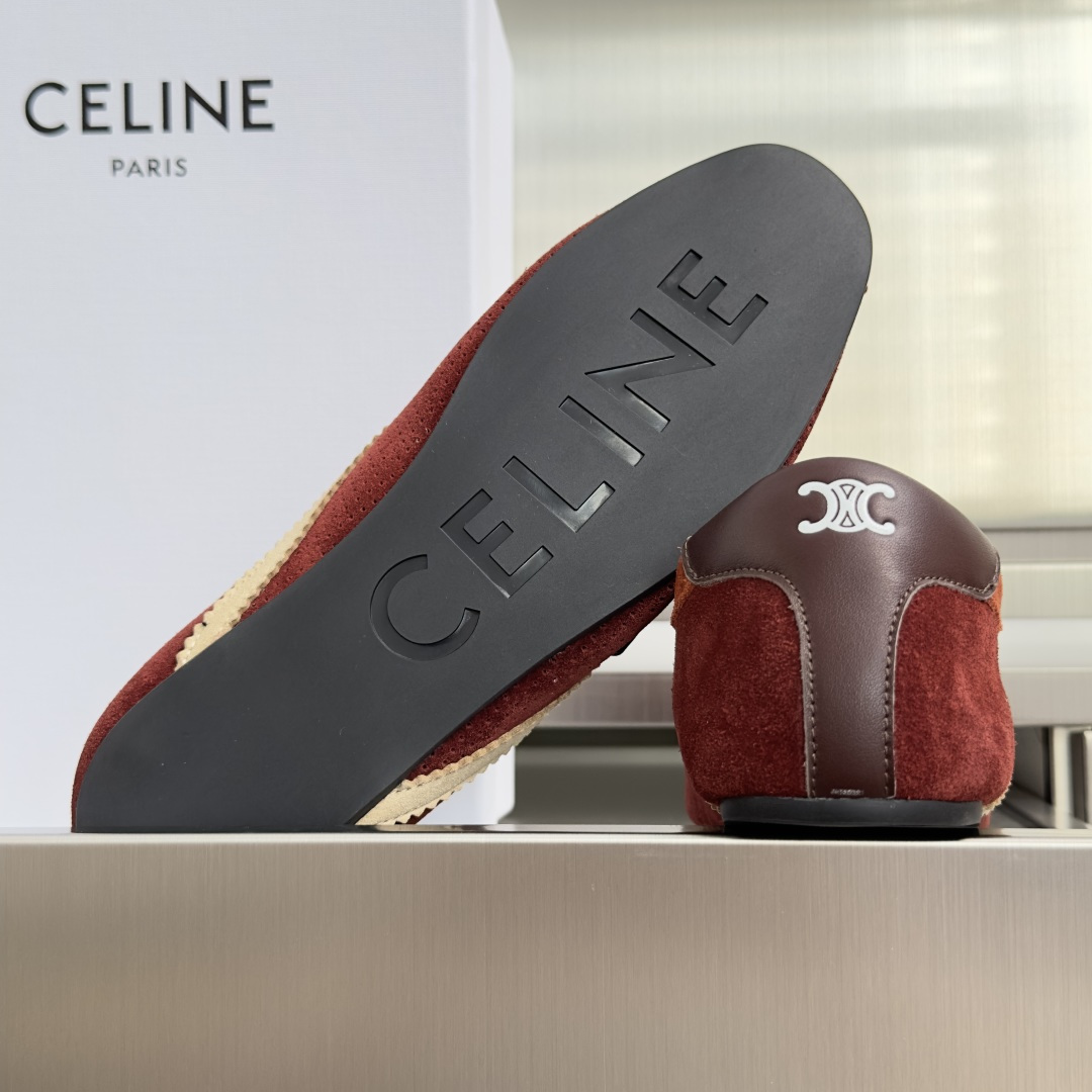 顶级版本:女款 Celine 赛琳 The Flat系列 德训鞋 阿甘鞋 休闲 运动鞋 这是充满街头感的一双鞋子,延 顶级版本:女款 Celine 赛琳 The Flat系列 德训鞋 阿甘鞋 休闲 运动鞋 这是充满街头感的一双鞋子,延