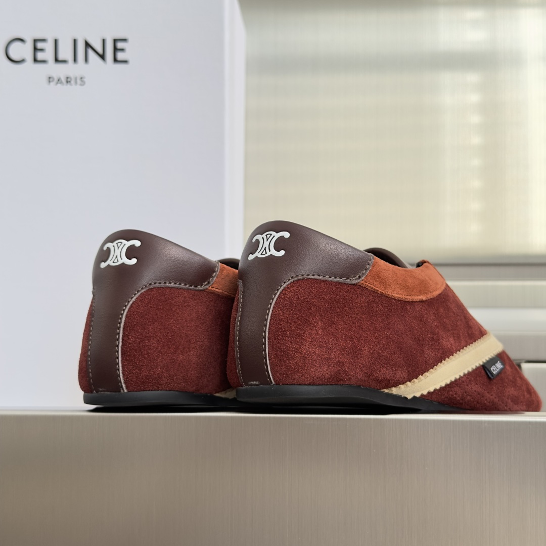 顶级版本:女款 Celine 赛琳 The Flat系列 德训鞋 阿甘鞋 休闲 运动鞋 这是充满街头感的一双鞋子,延 顶级版本:女款 Celine 赛琳 The Flat系列 德训鞋 阿甘鞋 休闲 运动鞋 这是充满街头感的一双鞋子,延