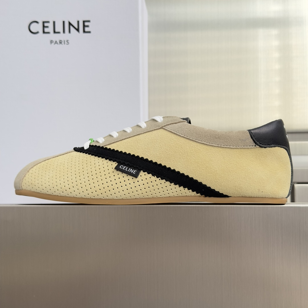 顶级版本:女款 Celine 赛琳 The Flat系列 德训鞋 阿甘鞋 休闲 运动鞋 这是充满街头感的一双鞋子,延 顶级版本:女款 Celine 赛琳 The Flat系列 德训鞋 阿甘鞋 休闲 运动鞋 这是充满街头感的一双鞋子,延