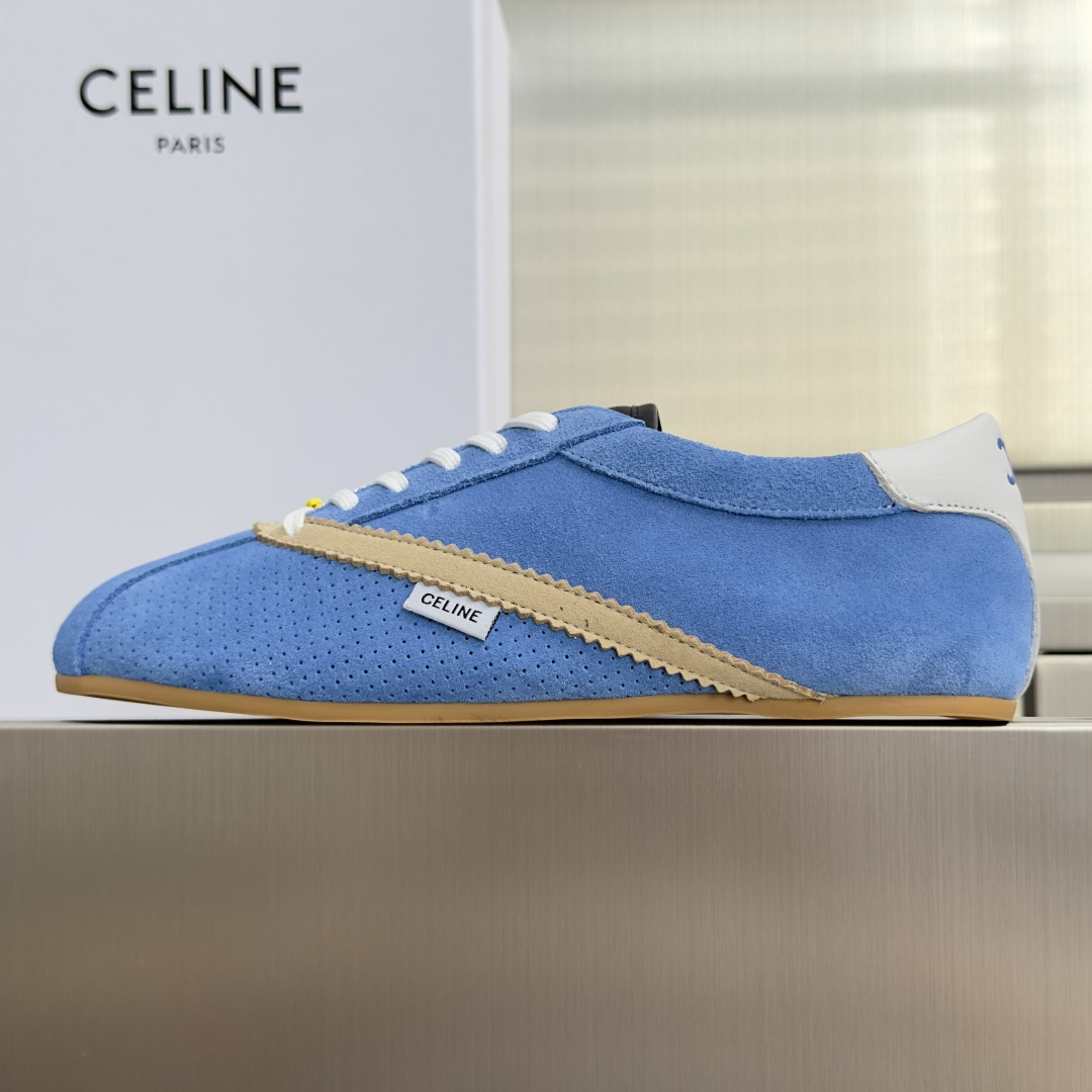 顶级版本：女款 Celine 赛琳 The Flat系列 德训鞋 阿甘鞋 休闲  运动鞋  这是充满街头感的一双鞋子，延