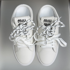 顶级版本:女款 MiuMiu缪缪 最新爆款 复古 厚底 休闲 运动鞋 板鞋 小白鞋 半拖鞋 原版购入开发 做货 mium 顶级版本:女款 MiuMiu缪缪 最新爆款 复古 厚底 休闲 运动鞋 板鞋 小白鞋 半拖鞋 原版购入开发 做货 mium