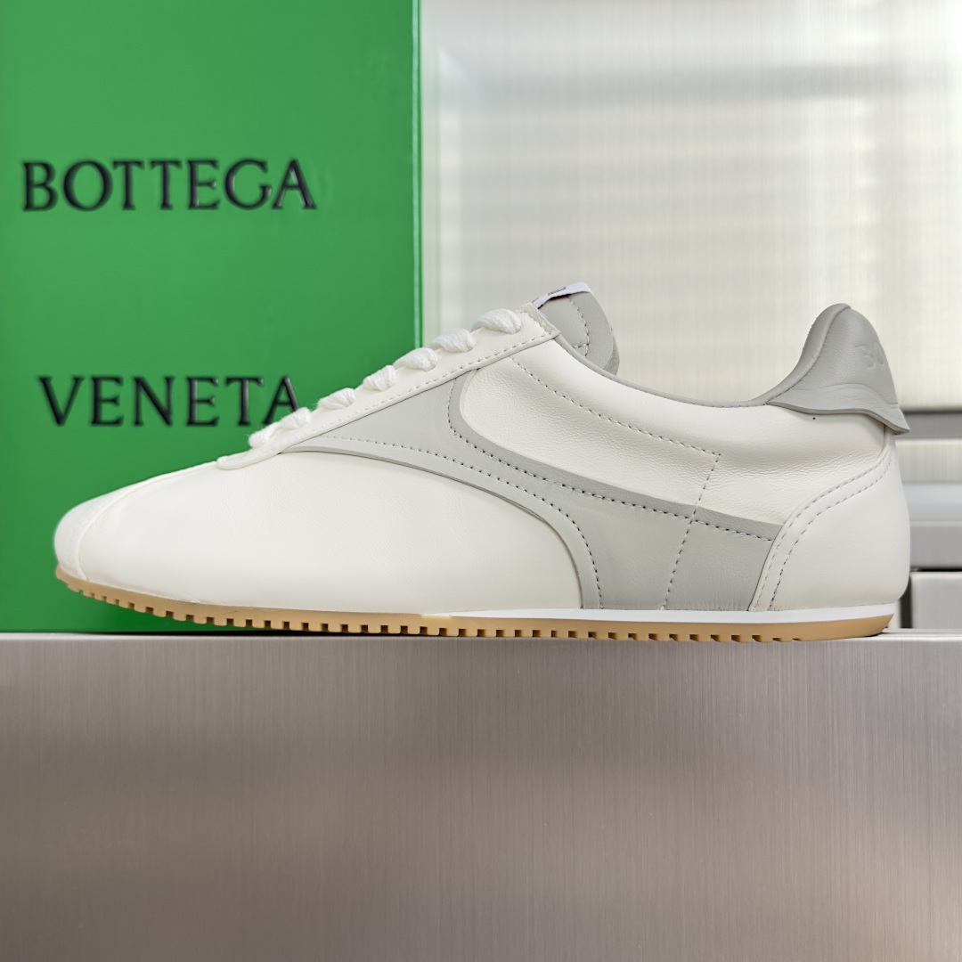顶级版本: 男士+10Bottega Veneta 葆蝶家BV Shot系列 德训鞋 休闲 运动鞋 26冬季全新都市运动 顶级版本: 男士+10Bottega Veneta 葆蝶家BV Shot系列 德训鞋 休闲 运动鞋 26冬季全新都市运动