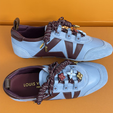 顶级版本:女款 LV路易威登 L家 驴牌 最新Sneakerina系列 黑白 熊猫配色 玛丽珍 芭蕾运动鞋 德训鞋 休 顶级版本:女款 LV路易威登 L家 驴牌 最新Sneakerina系列 黑白 熊猫配色 玛丽珍 芭蕾运动鞋 德训鞋 休