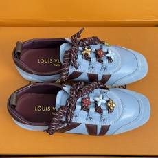 顶级版本:女款 LV路易威登 L家 驴牌 最新Sneakerina系列 黑白 熊猫配色 玛丽珍 芭蕾运动鞋 德训鞋 休 顶级版本:女款 LV路易威登 L家 驴牌 最新Sneakerina系列 黑白 熊猫配色 玛丽珍 芭蕾运动鞋 德训鞋 休