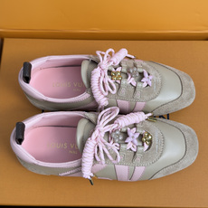 顶级版本:女款 LV路易威登 L家 驴牌 最新Sneakerina系列 黑白 熊猫配色 玛丽珍 芭蕾运动鞋 德训鞋 休 顶级版本:女款 LV路易威登 L家 驴牌 最新Sneakerina系列 黑白 熊猫配色 玛丽珍 芭蕾运动鞋 德训鞋 休
