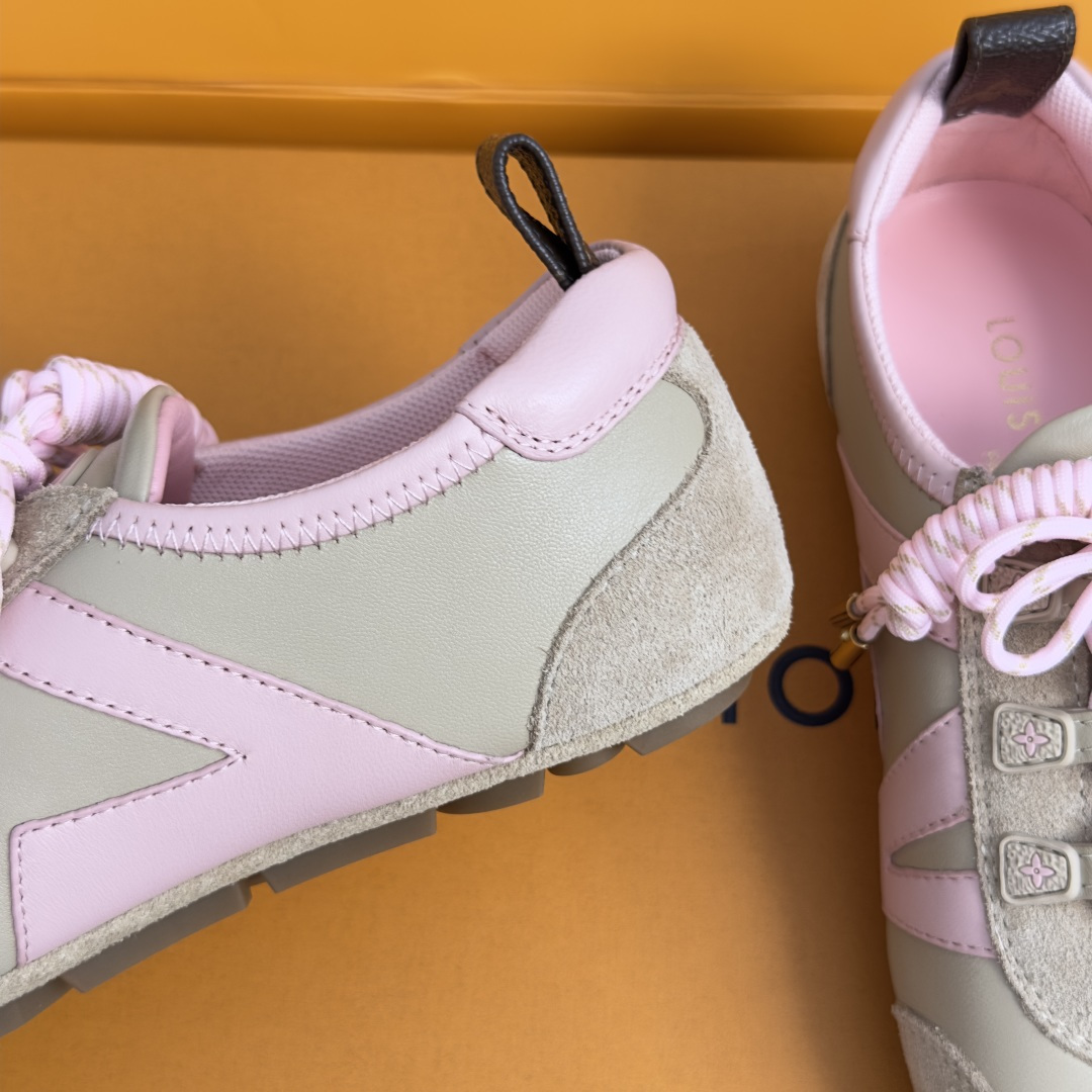 顶级版本:女款 LV路易威登 L家 驴牌 最新Sneakerina系列 黑白 熊猫配色 玛丽珍 芭蕾运动鞋 德训鞋 休 顶级版本:女款 LV路易威登 L家 驴牌 最新Sneakerina系列 黑白 熊猫配色 玛丽珍 芭蕾运动鞋 德训鞋 休