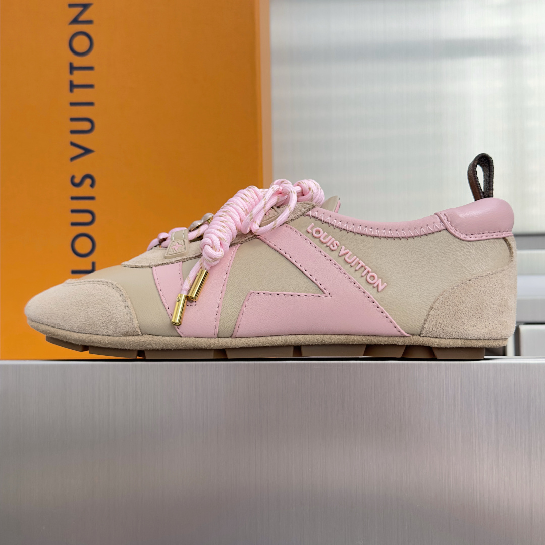 顶级版本:女款 LV路易威登 L家 驴牌 最新Sneakerina系列 黑白 熊猫配色 玛丽珍 芭蕾运动鞋 德训鞋 休 顶级版本:女款 LV路易威登 L家 驴牌 最新Sneakerina系列 黑白 熊猫配色 玛丽珍 芭蕾运动鞋 德训鞋 休