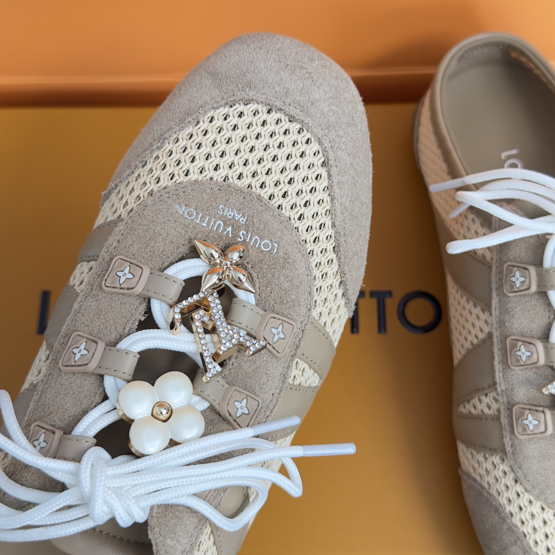 顶级版本：女款 LV路易威登 L家 驴牌 最新Sneakerina系列 黑白 熊猫配色  玛丽珍 芭蕾运动鞋 德训鞋 休