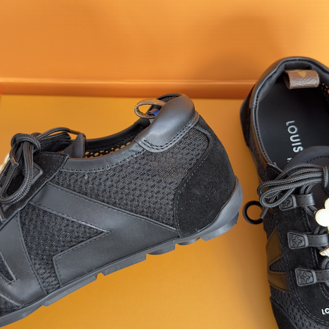 顶级版本:女款 LV路易威登 L家 驴牌 最新Sneakerina系列 黑白 熊猫配色 玛丽珍 芭蕾运动鞋 德训鞋 休 顶级版本:女款 LV路易威登 L家 驴牌 最新Sneakerina系列 黑白 熊猫配色 玛丽珍 芭蕾运动鞋 德训鞋 休