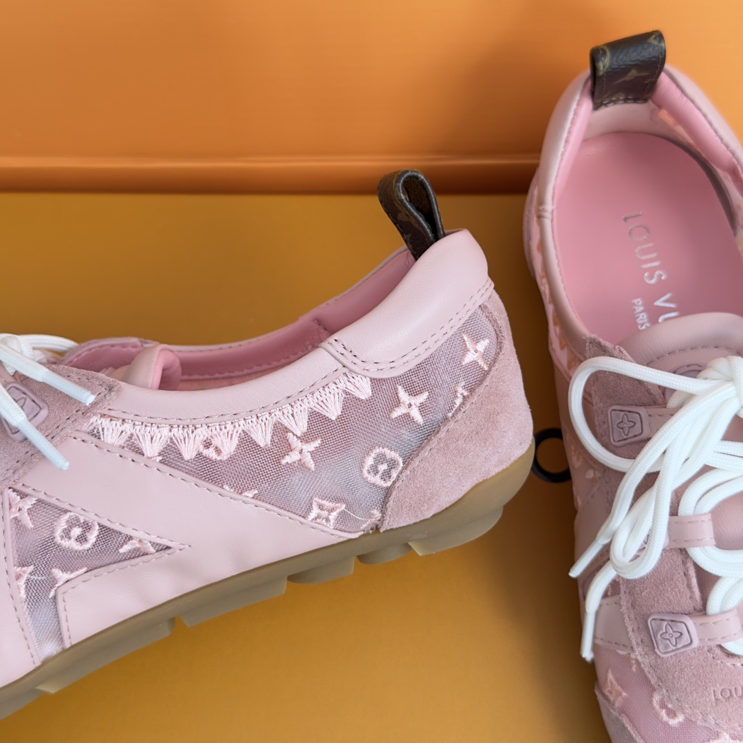 顶级版本:女款 LV路易威登 L家 驴牌 最新Sneakerina系列 黑白 熊猫配色 玛丽珍 芭蕾运动鞋 德训鞋 休 顶级版本:女款 LV路易威登 L家 驴牌 最新Sneakerina系列 黑白 熊猫配色 玛丽珍 芭蕾运动鞋 德训鞋 休