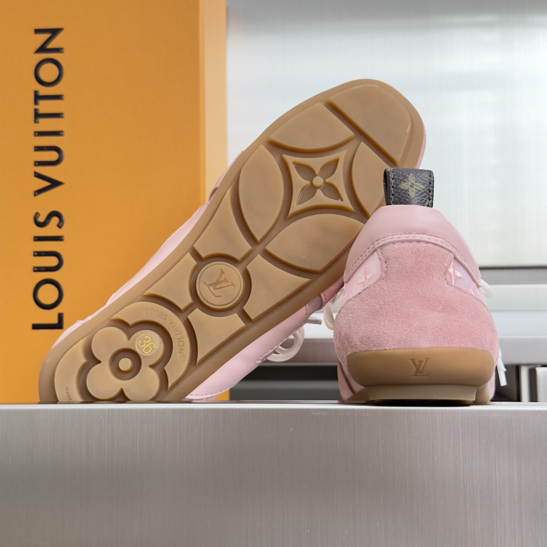 顶级版本:女款 LV路易威登 L家 驴牌 最新Sneakerina系列 黑白 熊猫配色 玛丽珍 芭蕾运动鞋 德训鞋 休 顶级版本:女款 LV路易威登 L家 驴牌 最新Sneakerina系列 黑白 熊猫配色 玛丽珍 芭蕾运动鞋 德训鞋 休