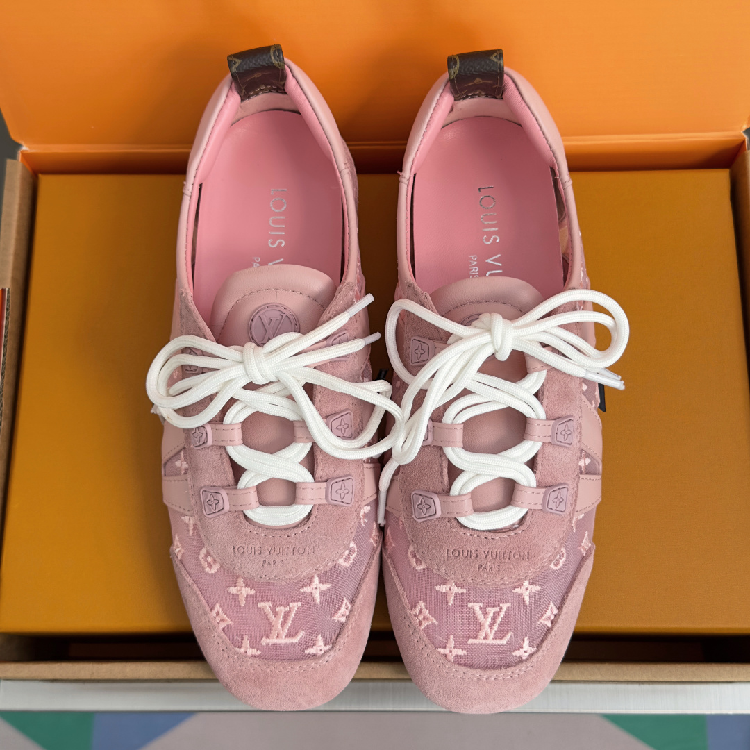 顶级版本:女款 LV路易威登 L家 驴牌 最新Sneakerina系列 黑白 熊猫配色 玛丽珍 芭蕾运动鞋 德训鞋 休 顶级版本:女款 LV路易威登 L家 驴牌 最新Sneakerina系列 黑白 熊猫配色 玛丽珍 芭蕾运动鞋 德训鞋 休