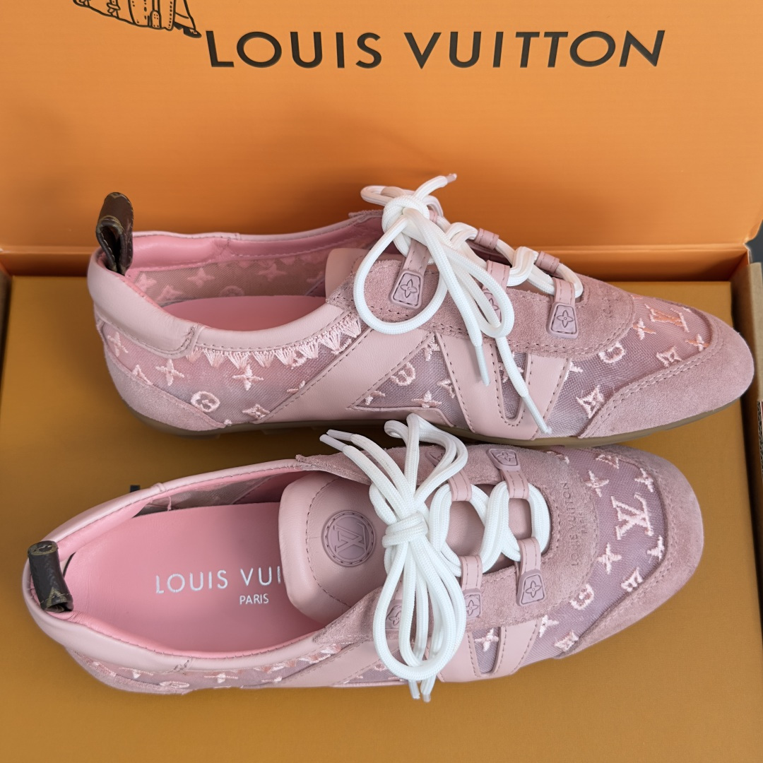 顶级版本:女款 LV路易威登 L家 驴牌 最新Sneakerina系列 黑白 熊猫配色 玛丽珍 芭蕾运动鞋 德训鞋 休 顶级版本:女款 LV路易威登 L家 驴牌 最新Sneakerina系列 黑白 熊猫配色 玛丽珍 芭蕾运动鞋 德训鞋 休