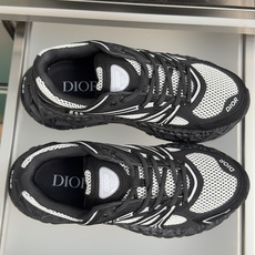 顶级版本:男款 Dior x Kaws迪奥 联名款B35胶囊系列 镂空 网面 原版购入开发 做货 这款名为B35 NX 顶级版本:男款 Dior x Kaws迪奥 联名款B35胶囊系列 镂空 网面 原版购入开发 做货 这款名为B35 NX