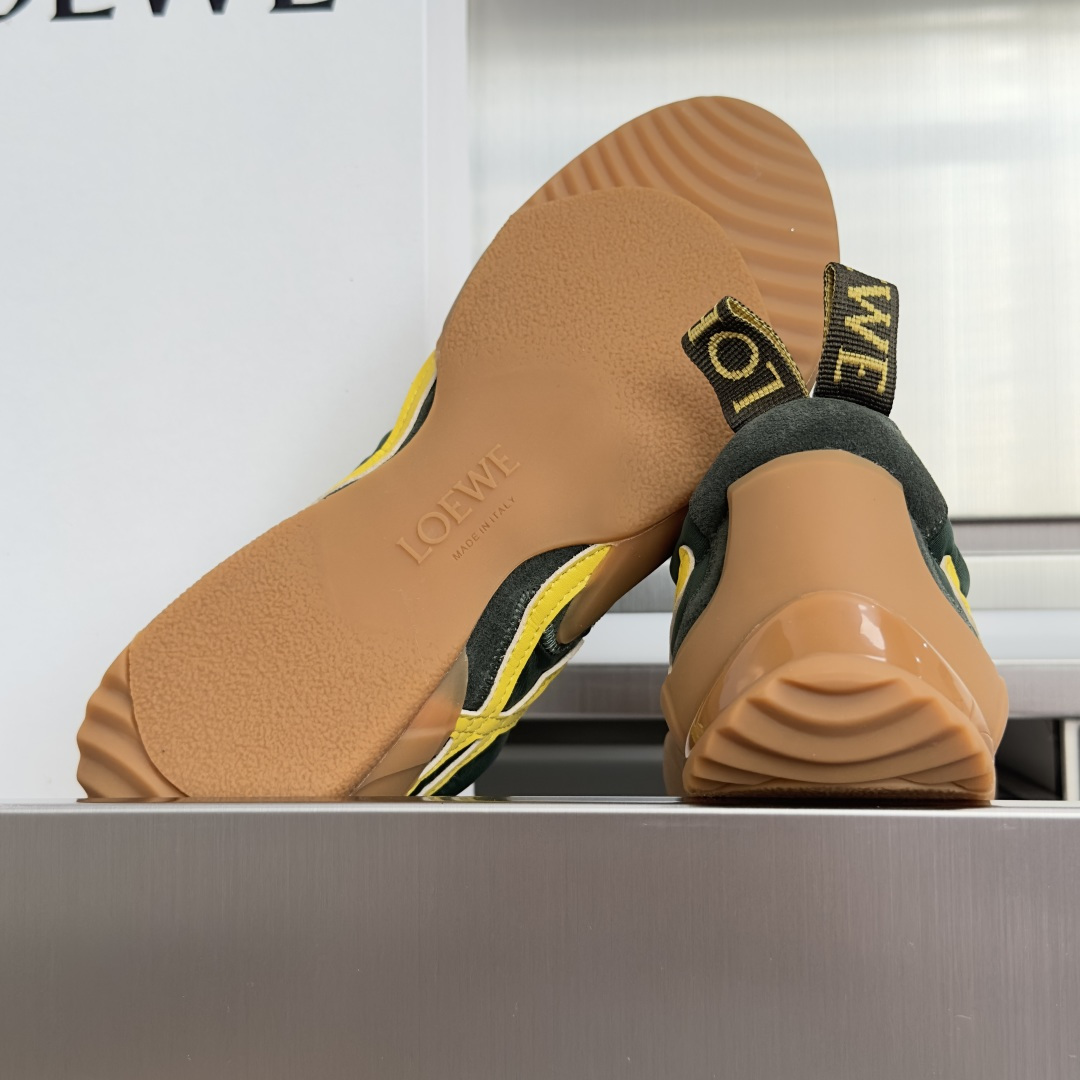 顶级版本: Loewe罗意威 最新Grip系列 复古 厚底 休闲 运动鞋 德训鞋 阿甘鞋 攀岩鞋 灵感源自攀岩鞋,主打独 顶级版本: Loewe罗意威 最新Grip系列 复古 厚底 休闲 运动鞋 德训鞋 阿甘鞋 攀岩鞋 灵感源自攀岩鞋,主打独