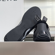 顶级版本: Loewe罗意威 最新Grip系列 复古 厚底 休闲 运动鞋 德训鞋 阿甘鞋 攀岩鞋 灵感源自攀岩鞋,主打独 顶级版本: Loewe罗意威 最新Grip系列 复古 厚底 休闲 运动鞋 德训鞋 阿甘鞋 攀岩鞋 灵感源自攀岩鞋,主打独