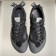 顶级版本: Loewe罗意威 最新Grip系列 复古 厚底 休闲 运动鞋 德训鞋 阿甘鞋 攀岩鞋 灵感源自攀岩鞋,主打独 顶级版本: Loewe罗意威 最新Grip系列 复古 厚底 休闲 运动鞋 德训鞋 阿甘鞋 攀岩鞋 灵感源自攀岩鞋,主打独