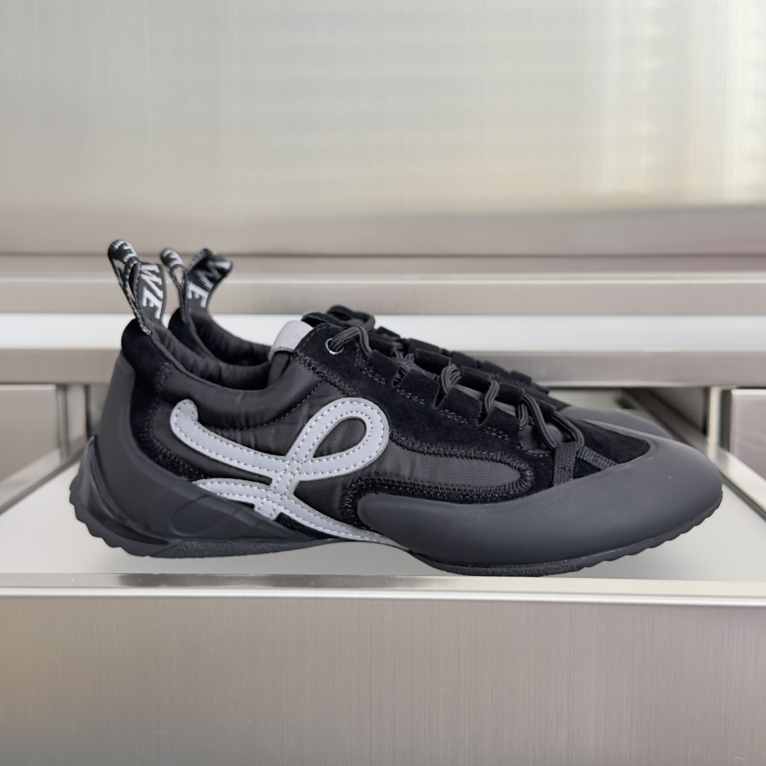 顶级版本： Loewe罗意威 最新Grip系列 复古 厚底 休闲 运动鞋 德训鞋 阿甘鞋 攀岩鞋 灵感源自攀岩鞋，主打独
