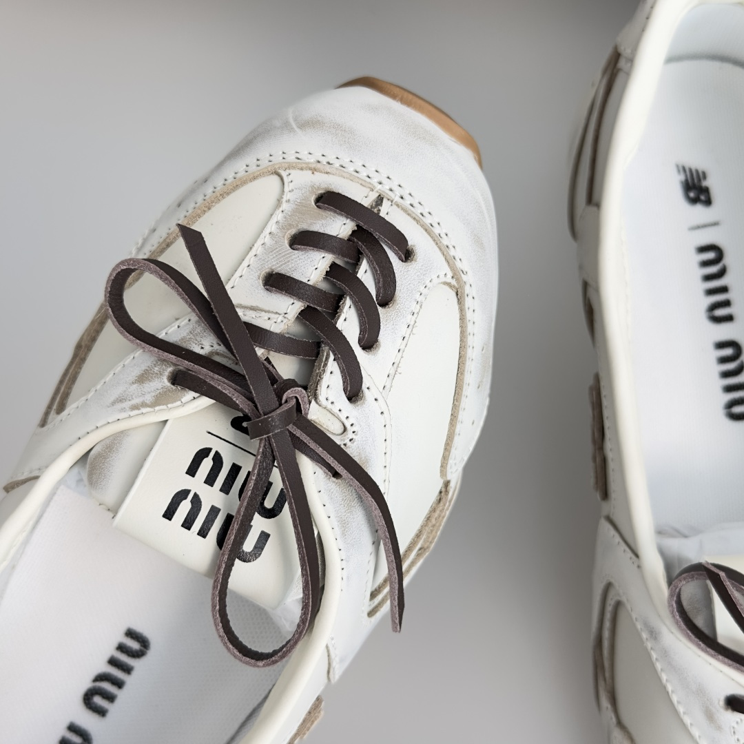 顶级版本:女款 Miu Miu 缪缪× New Balance NB联名款 复古 休闲 芭蕾舞 运动鞋 每一双都像从 v 顶级版本:女款 Miu Miu 缪缪× New Balance NB联名款 复古 休闲 芭蕾舞 运动鞋 每一双都像从 v